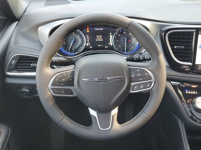 New 2026 Chrysler Pacifica Limited w/ Trailer Tow Group AWD/4WD image 14