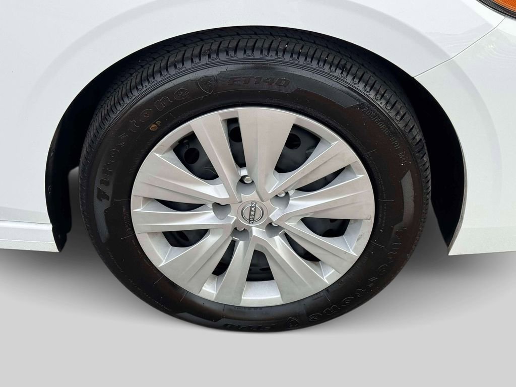 Certified 2025 Nissan Sentra S FWD image 9