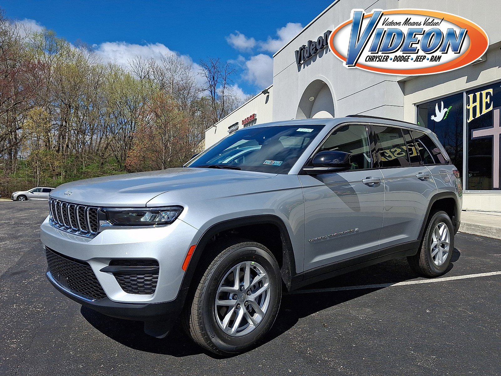 New 2026 Jeep Grand Cherokee Laredo X AWD/4WD image 1