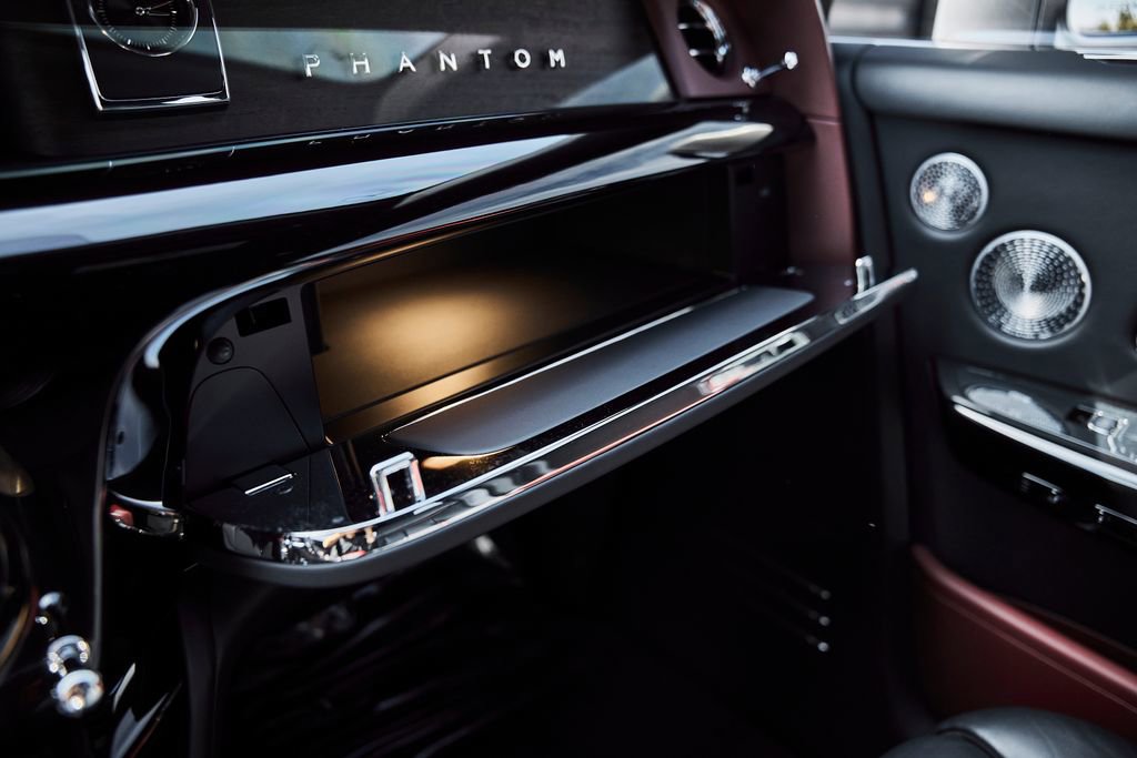 Used 2024 Rolls-Royce Phantom Sedan RWD image 99