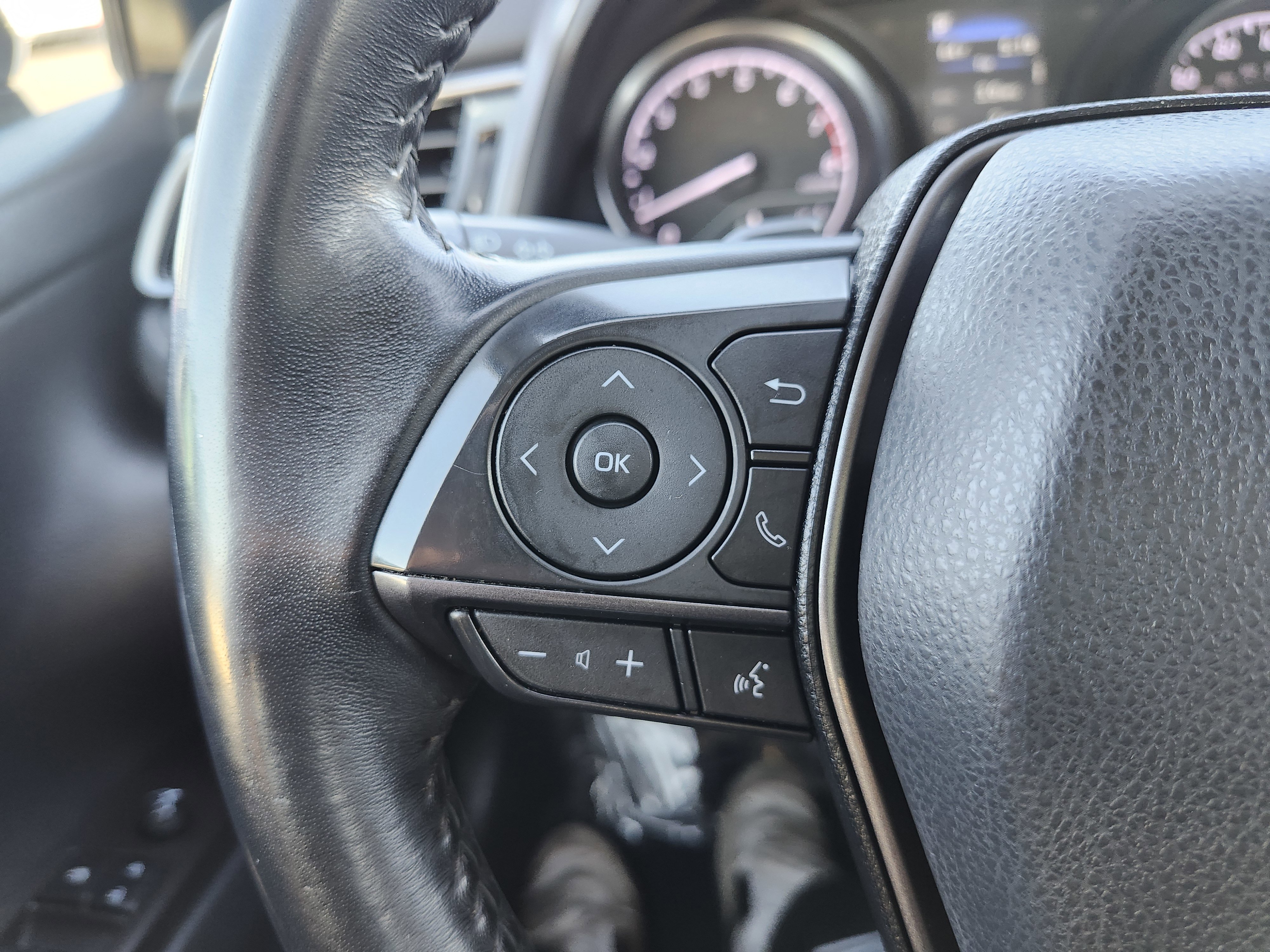 Used 2022 Toyota Camry SE image 34