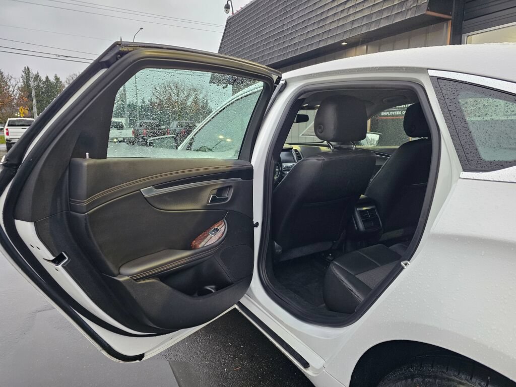 Used 2015 Chevrolet Impala LT FWD image 16