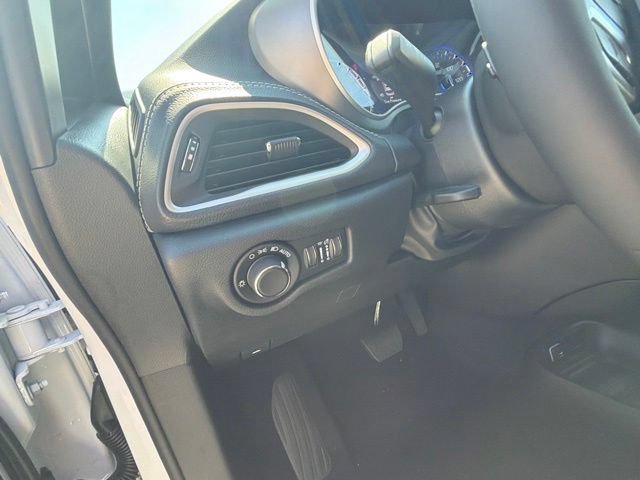 New 2027 Chrysler Pacifica Select FWD image 14