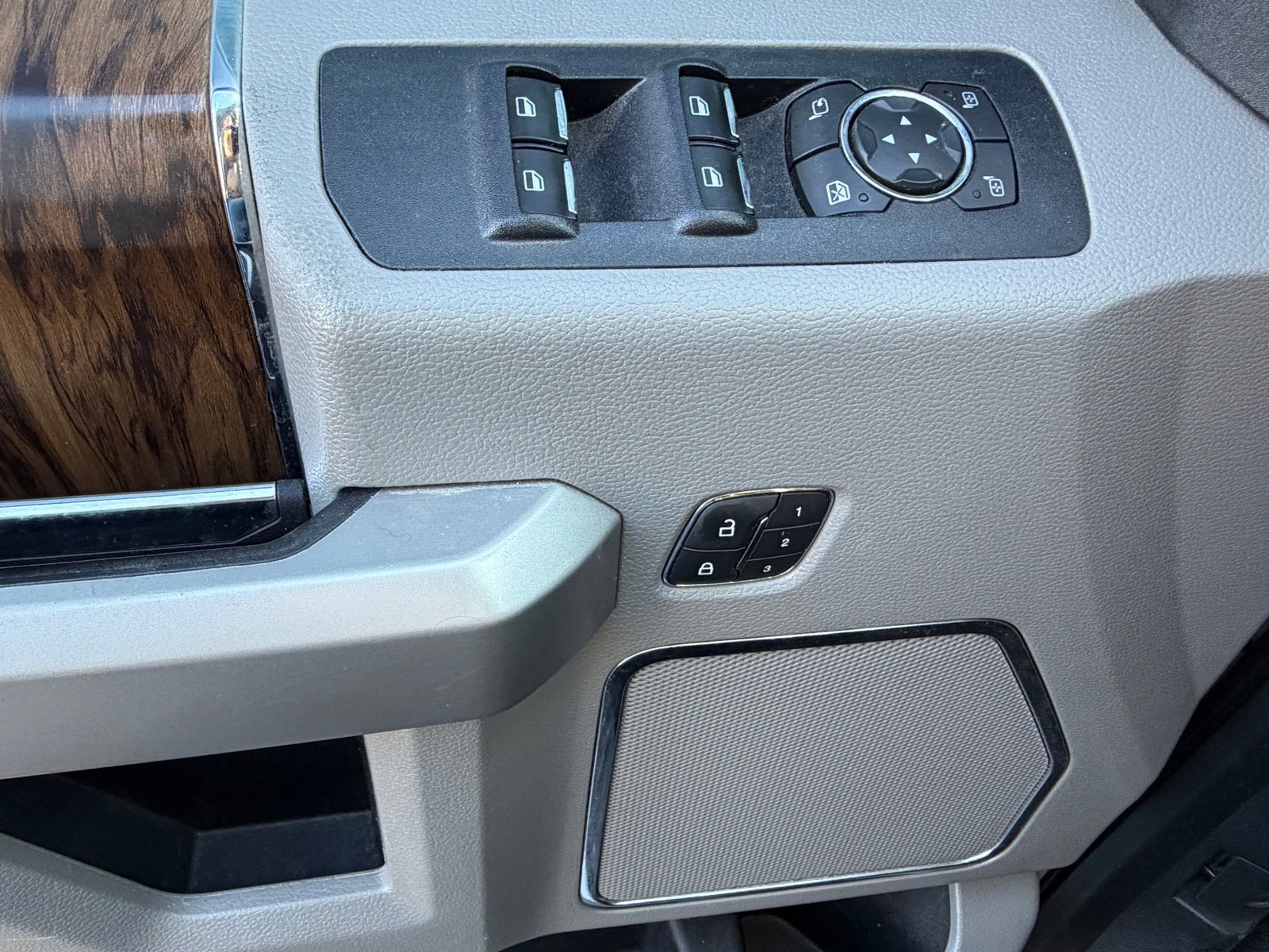 Used 2018 Ford F150 Lariat image 8