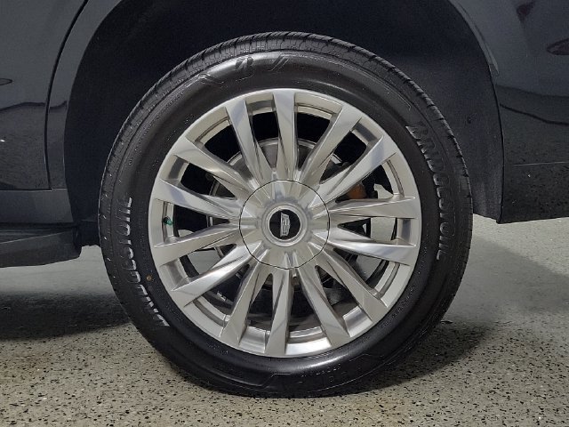 Used 2024 Cadillac Escalade Premium Luxury AWD/4WD image 9