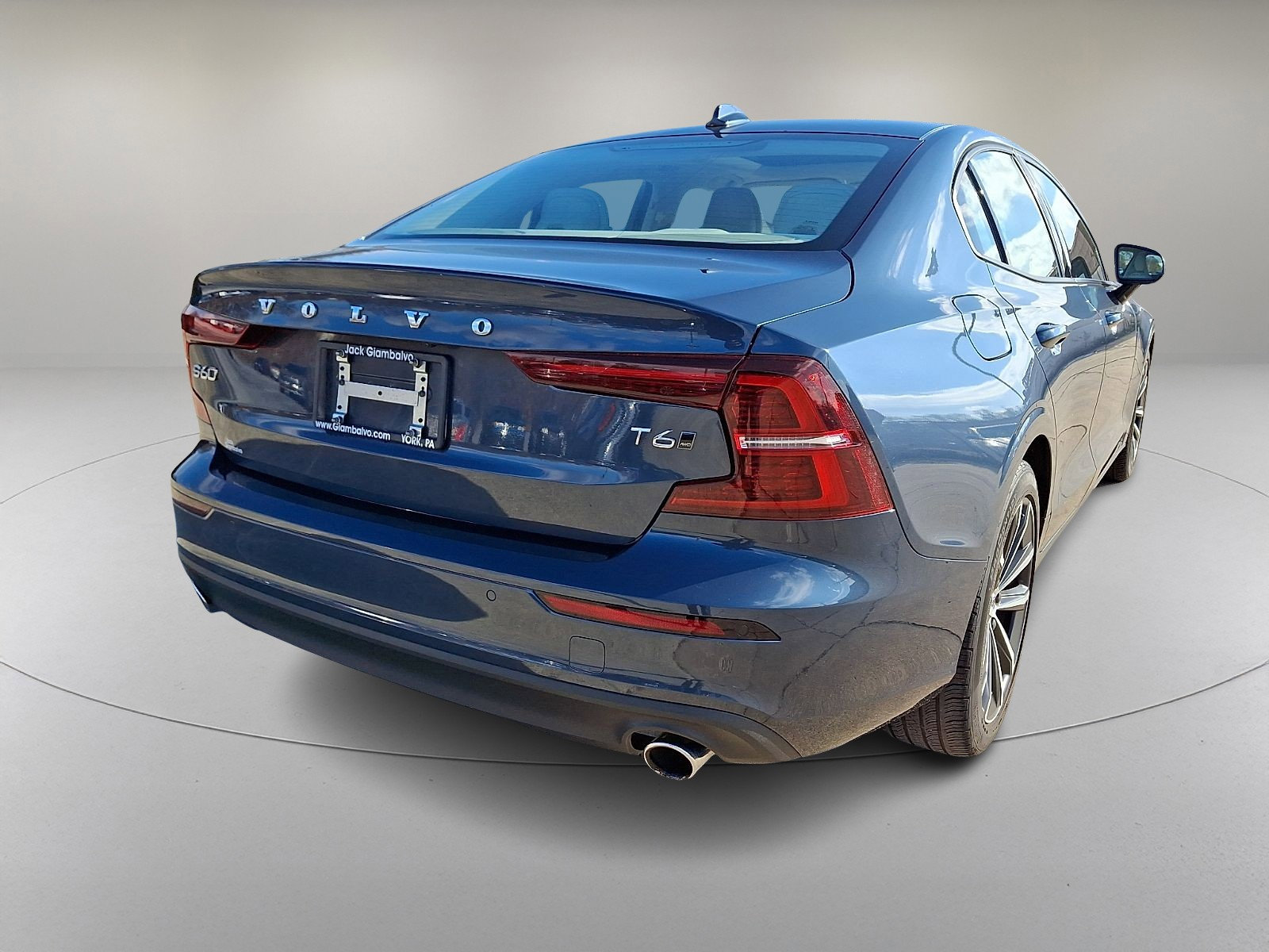 Used 2021 Volvo S60 T6 Momentum w/ Climate Package image 10