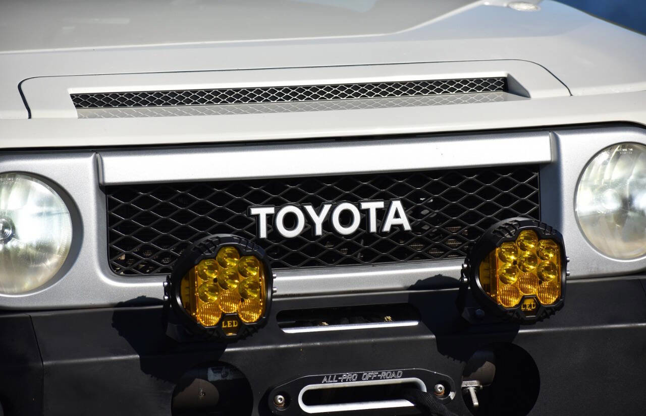 Used 2010 Toyota FJ Cruiser 4WD image 4