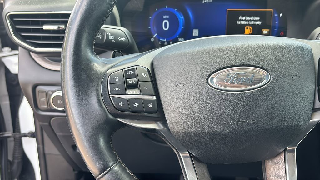 Used 2020 Ford Explorer Platinum w/ Premium Technology Package AWD/4WD image 17