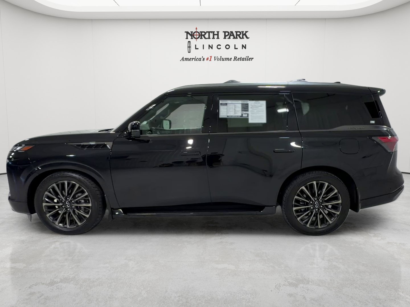 Used 2026 INFINITI QX80 Autograph AWD/4WD image 2