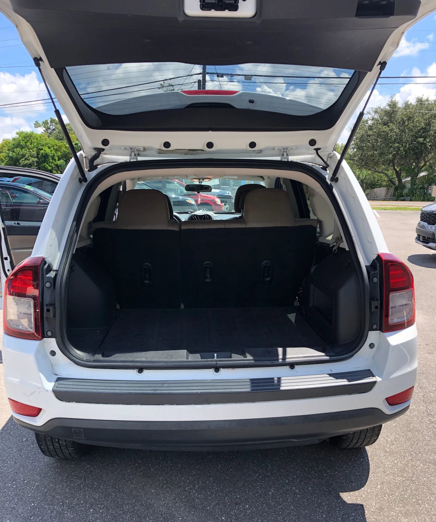Used 2014 Jeep Compass Latitude image 15