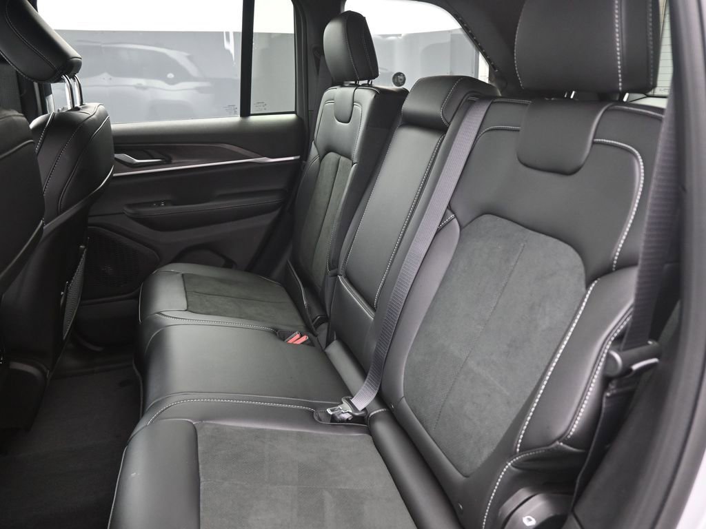 New 2026 Jeep Grand Cherokee Altitude image 23