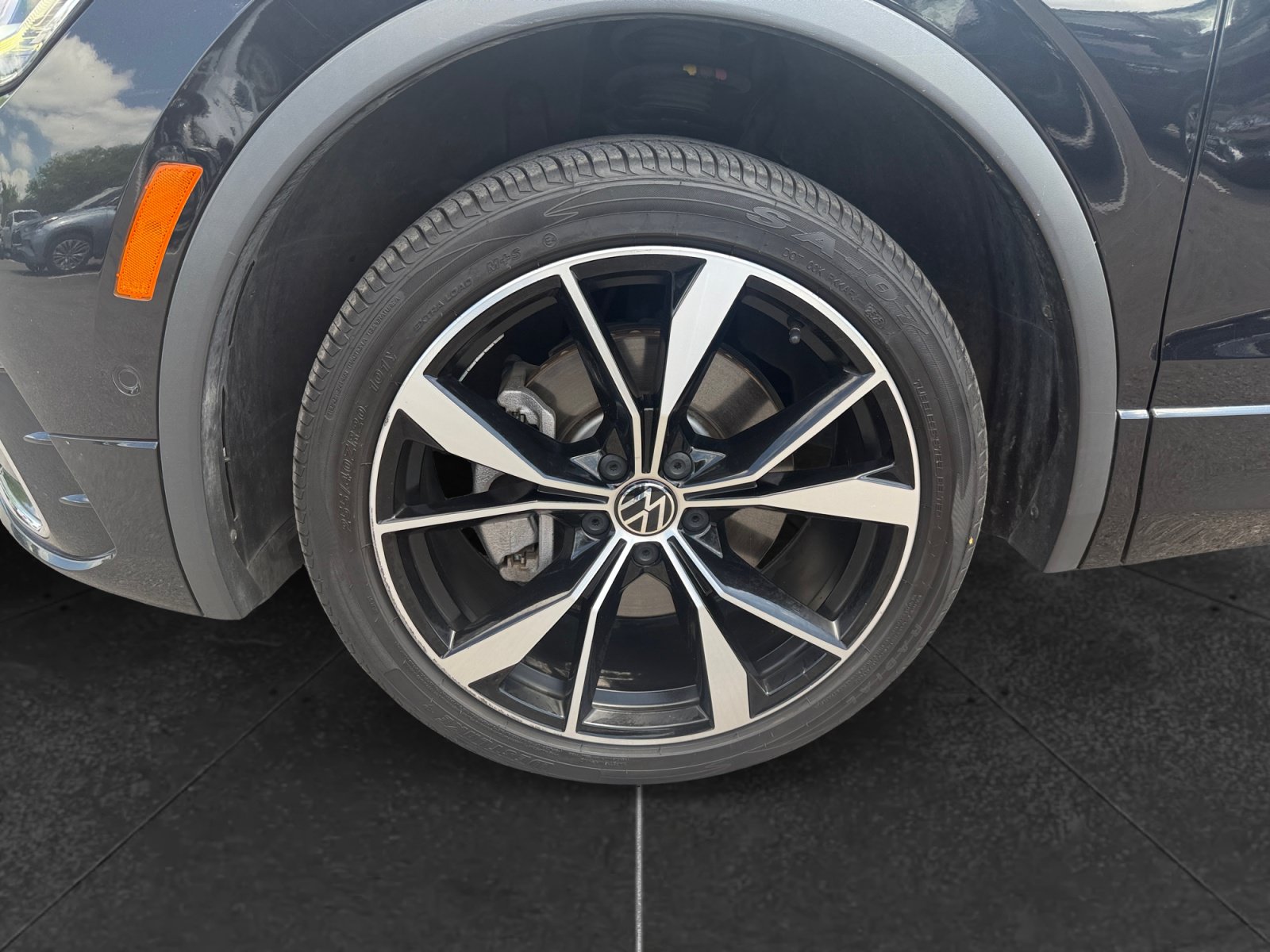 Used 2022 Volkswagen Tiguan SEL R-Line AWD/4WD image 9