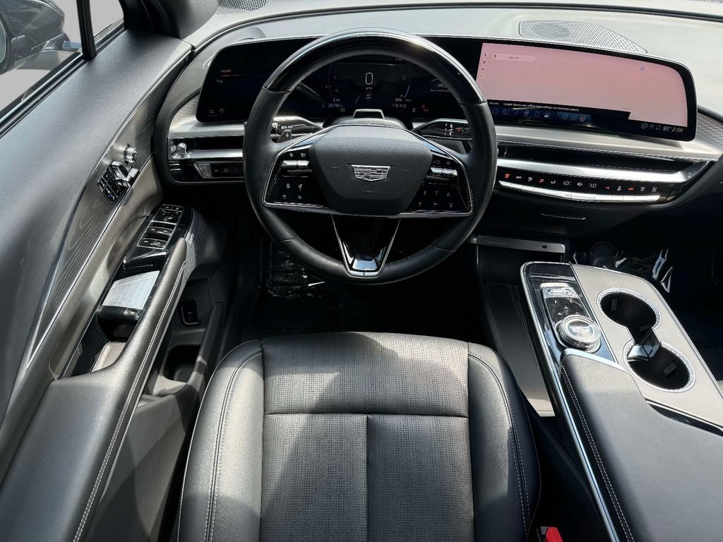 Used 2024 Cadillac Lyriq Luxury AWD/4WD image 4