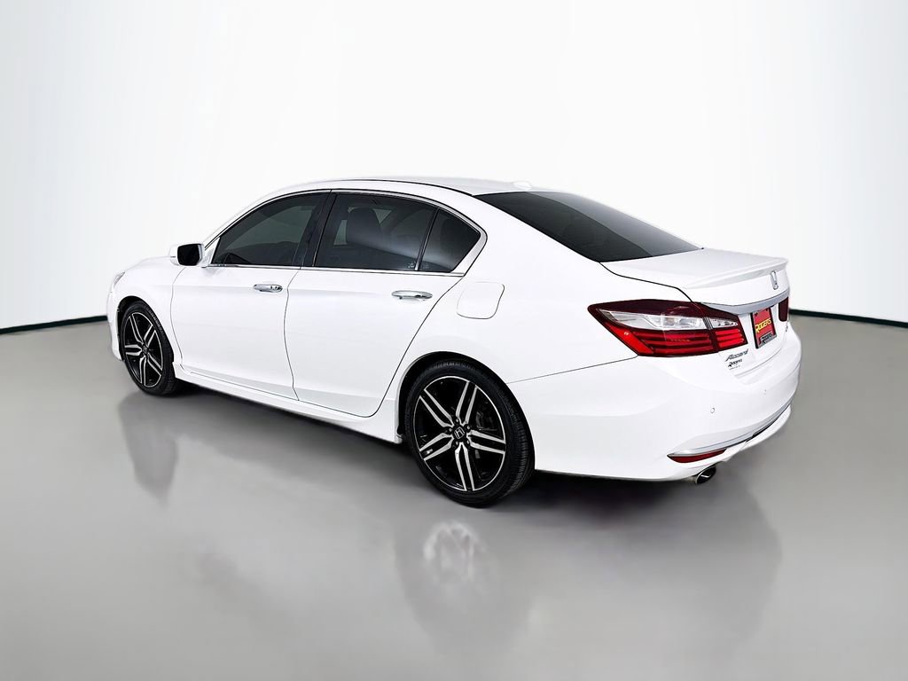 Used 2017 Honda Accord Touring image 6