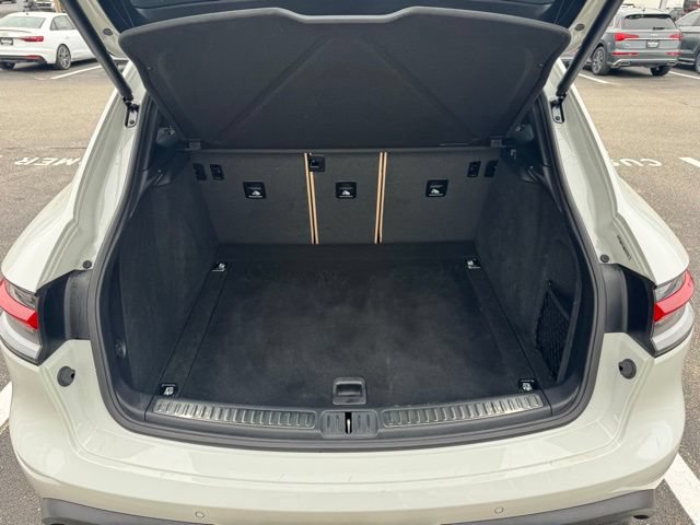 Used 2025 Porsche Macan AWD/4WD image 32