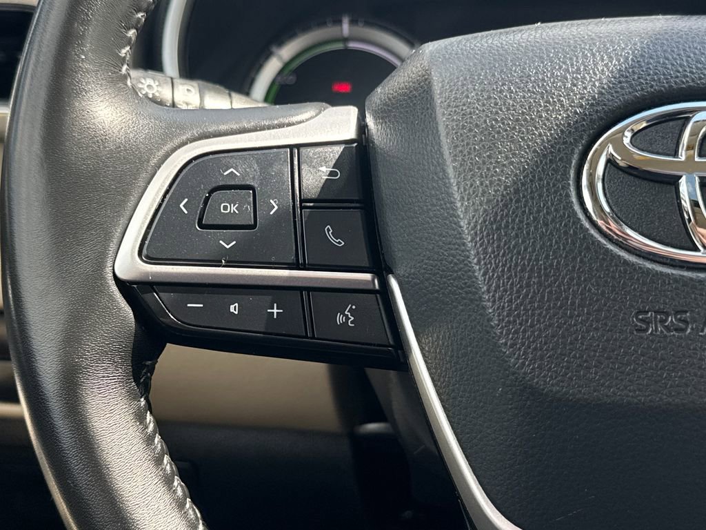 Used 2025 Toyota Highlander XLE AWD/4WD image 31