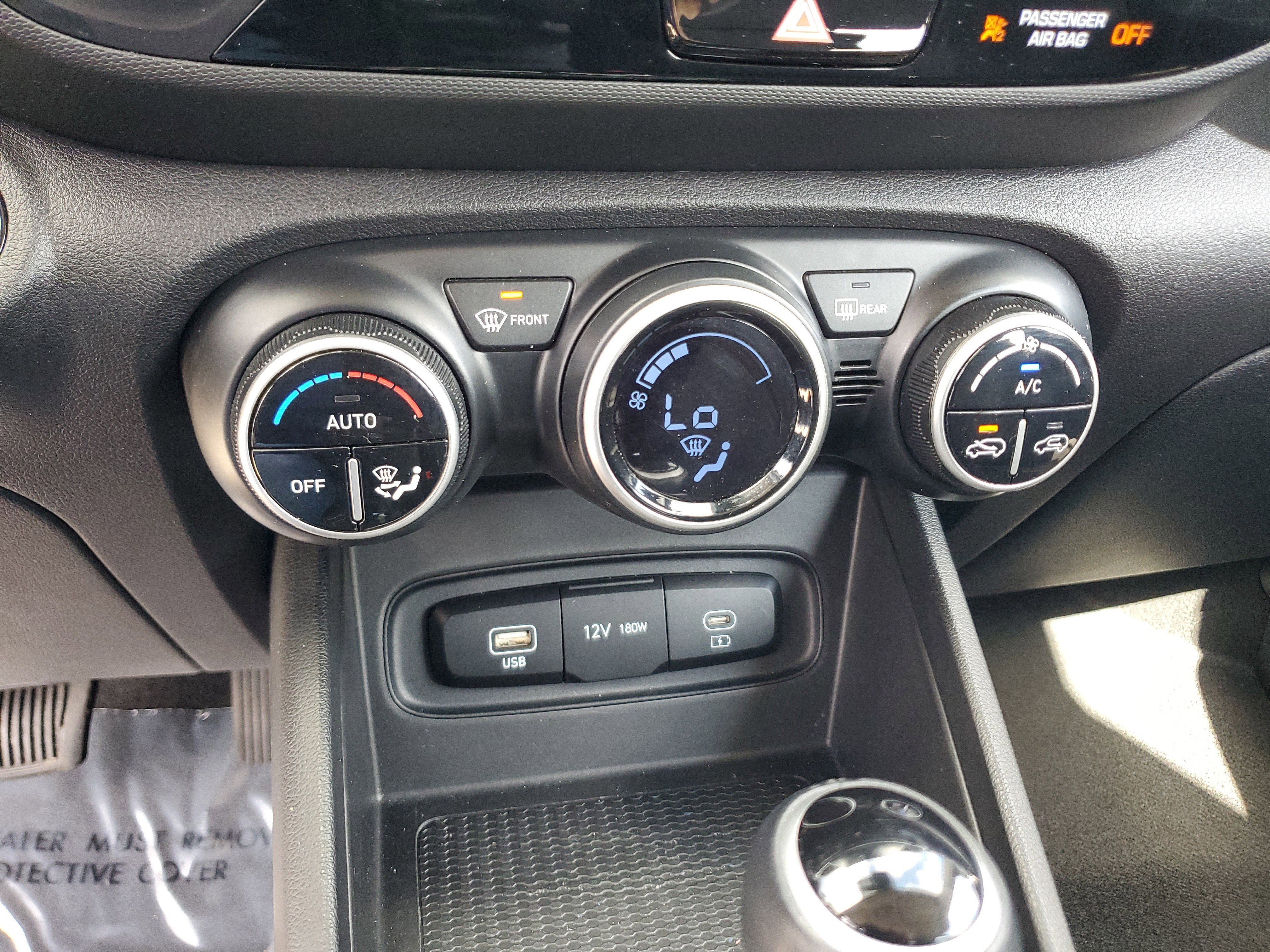 Used 2024 Hyundai Venue SEL image 24