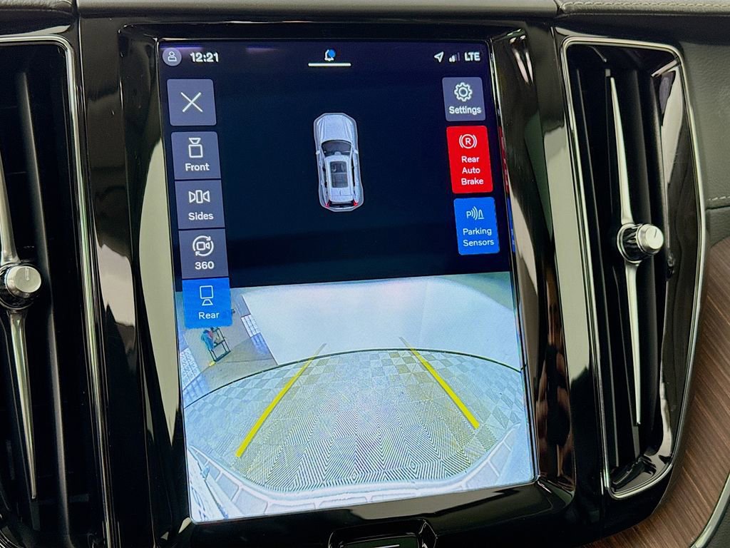 Used 2023 Volvo XC60 B5 Ultimate w/ Climate Package image 15