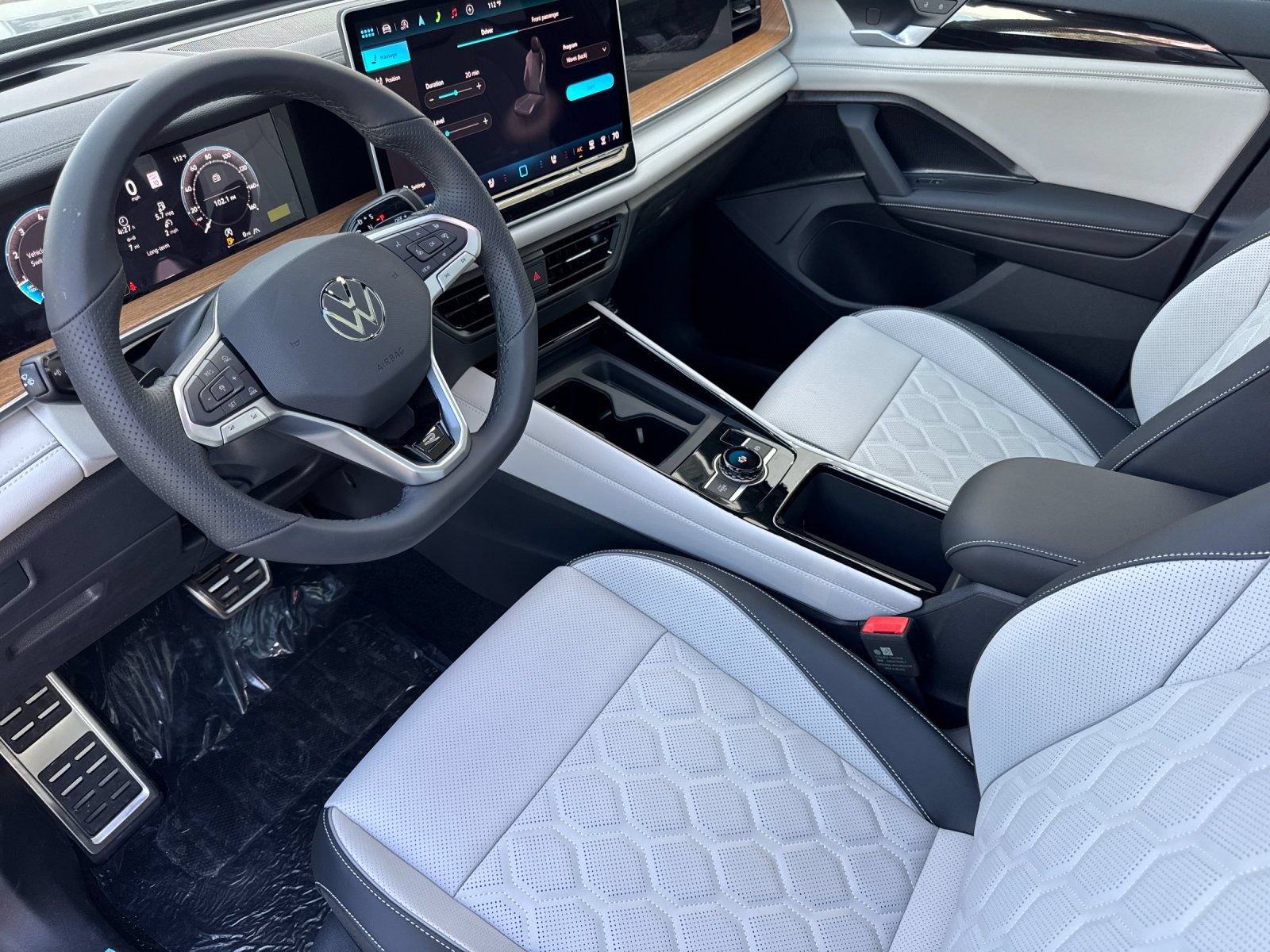New 2026 Volkswagen Tiguan SEL R-Line AWD/4WD image 10