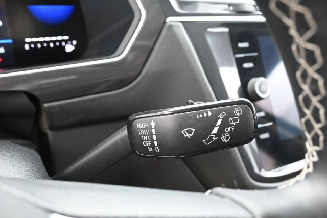 Used 2023 Volkswagen Tiguan SE FWD image 18