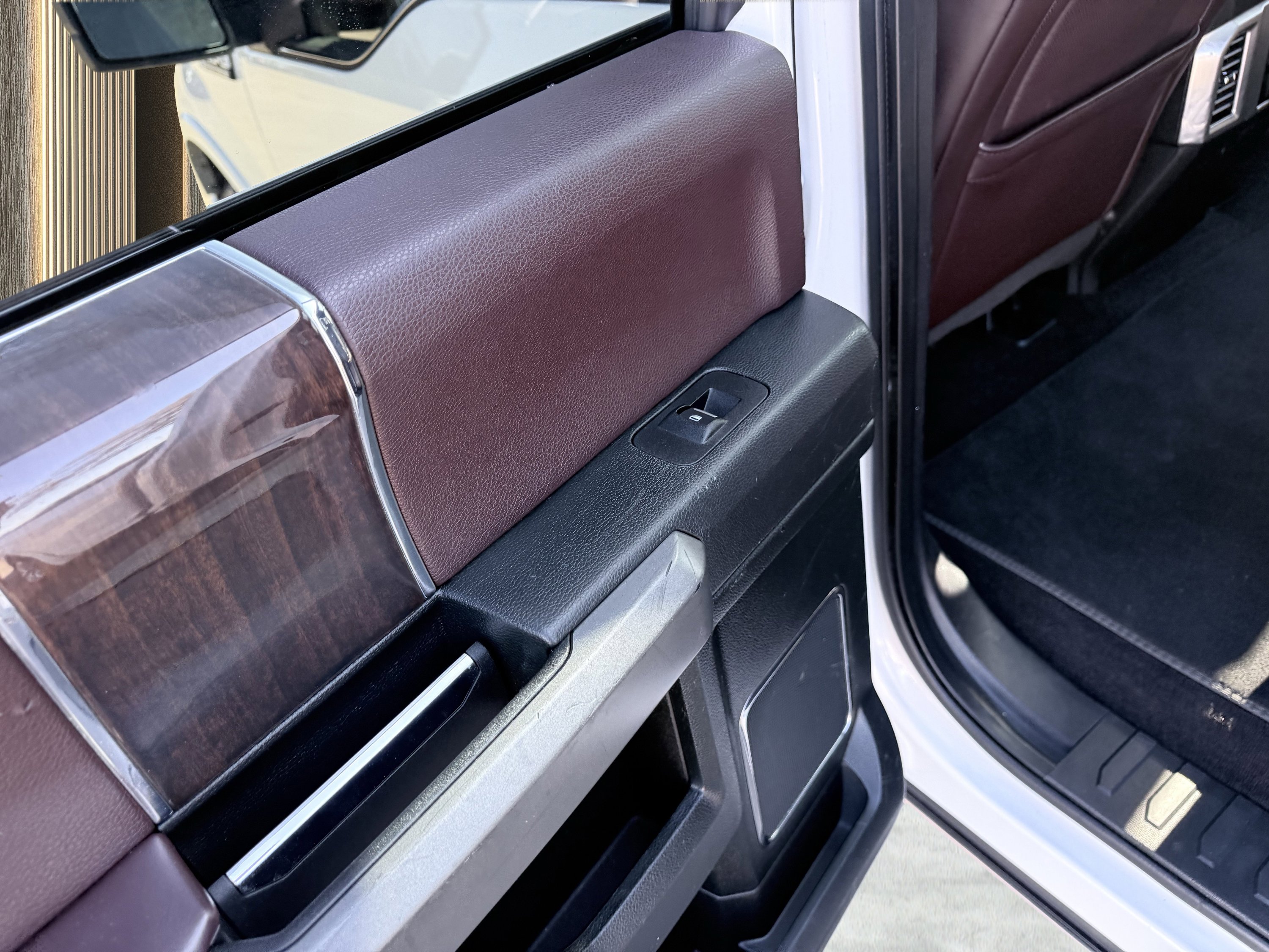 Used 2016 Ford F150 Platinum w/ Equipment Group 701A Luxury image 13