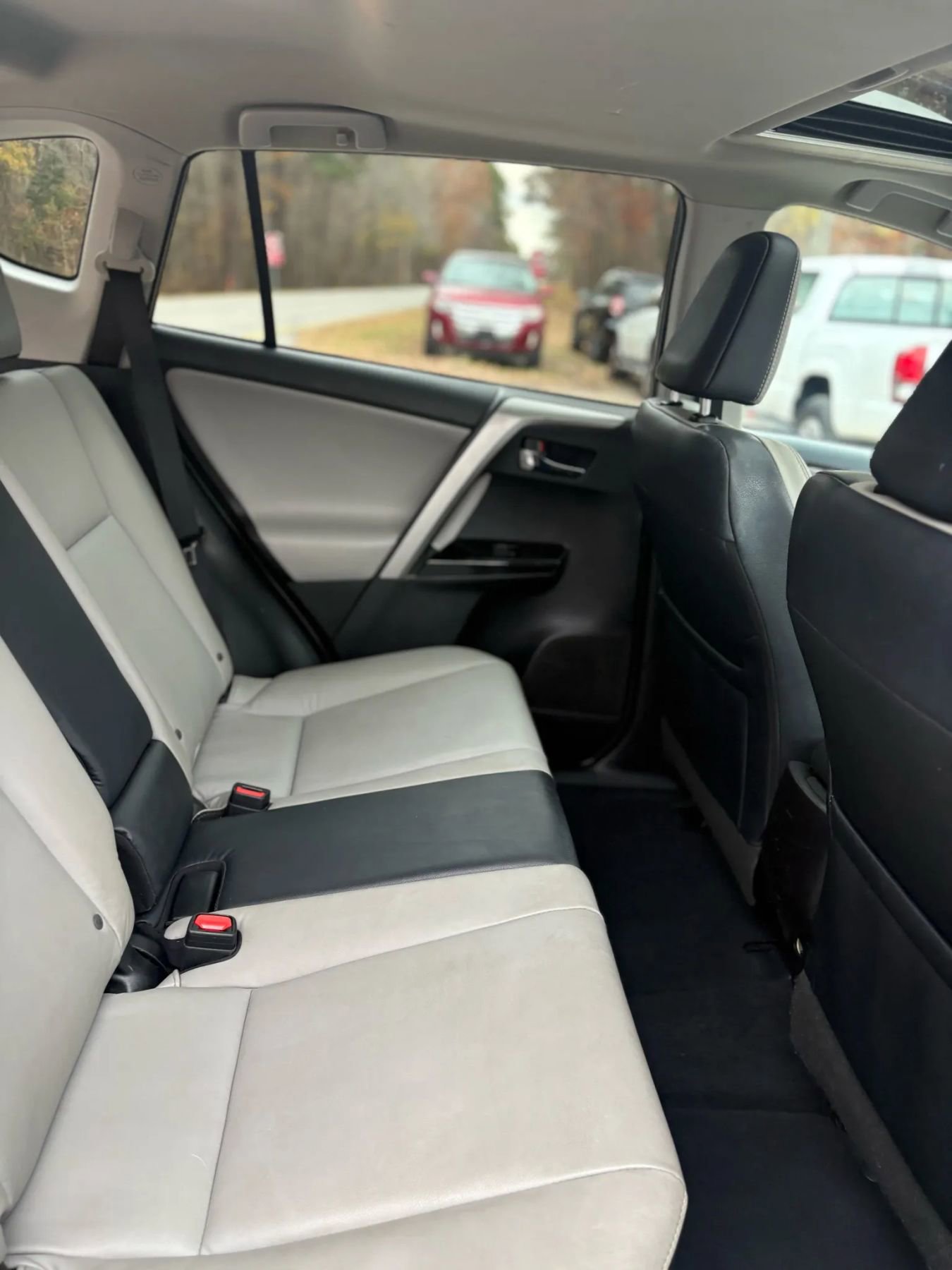 Used 2016 Toyota RAV4 Limited image 27