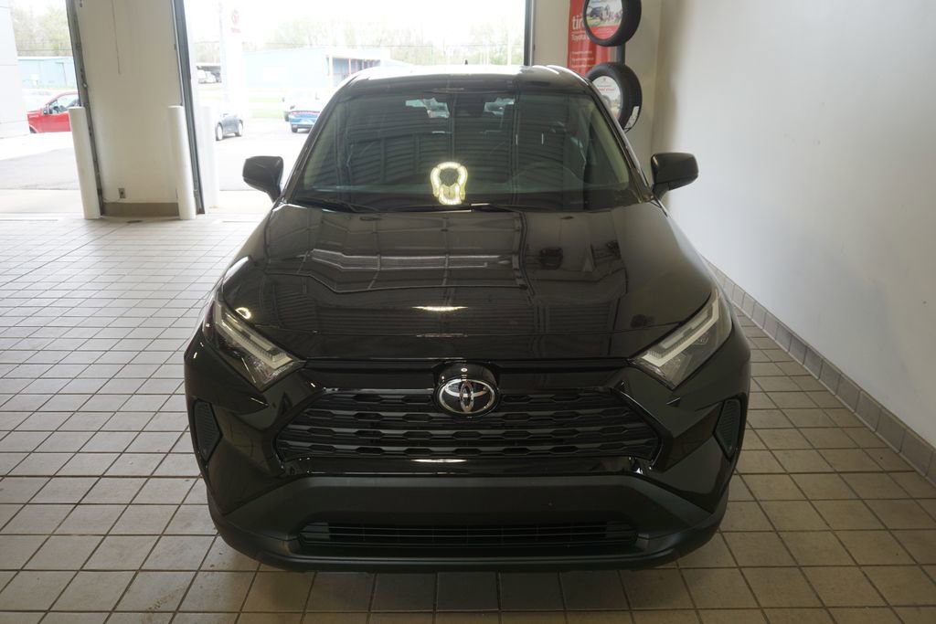 Used 2023 Toyota RAV4 LE AWD/4WD image 6