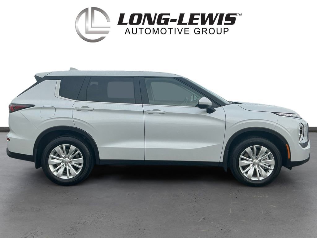 Used 2025 Mitsubishi Outlander ES image 6