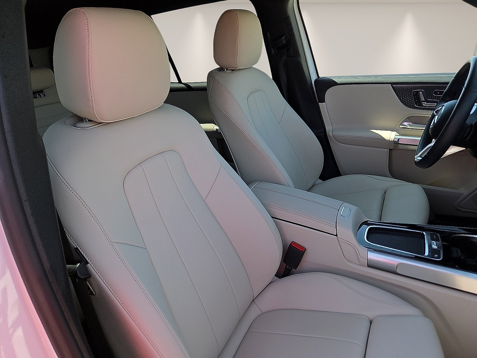 Used 2024 Mercedes-Benz GLB 250 image 8