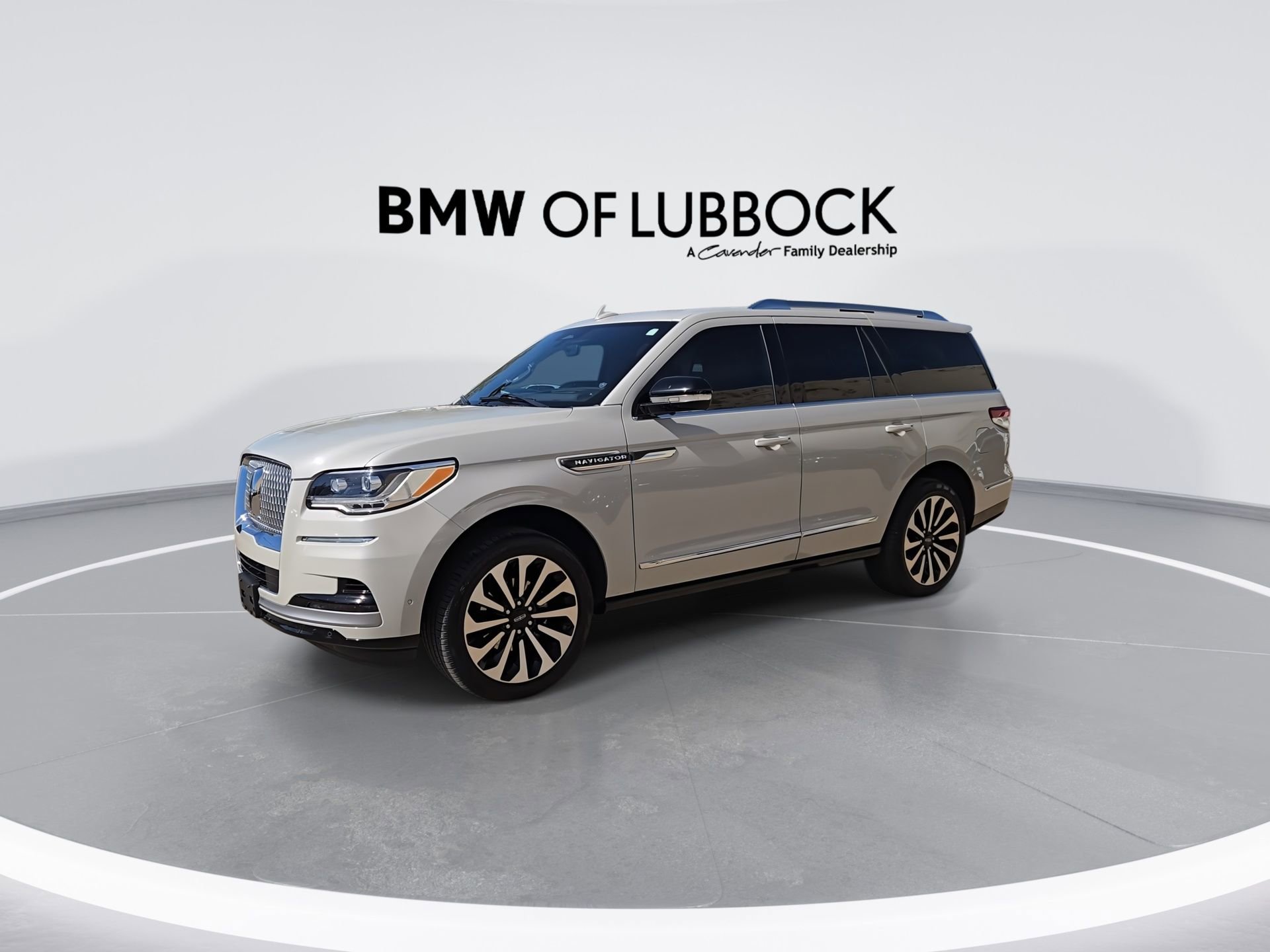 Used 2022 Lincoln Navigator Reserve image 4