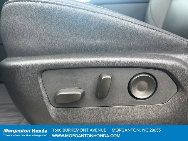 Used 2025 Chevrolet Suburban Z71 w/ Comfort Package image 19