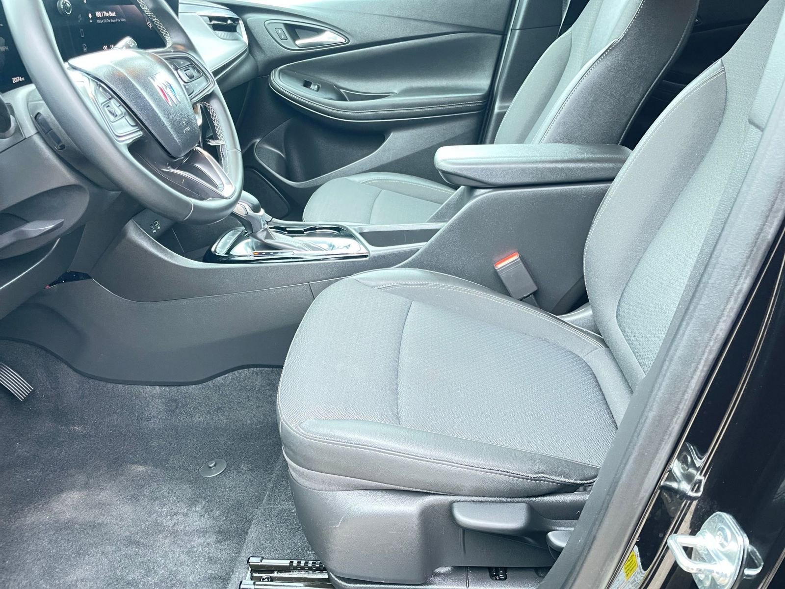 Used 2025 Buick Encore GX Preferred image 27