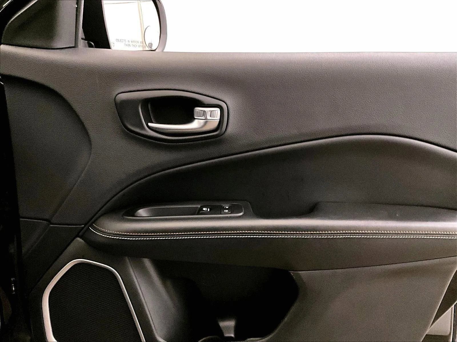 Used 2020 Jeep Compass Latitude image 23