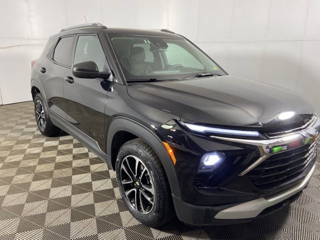 Used 2025 Chevrolet TrailBlazer LT image 3