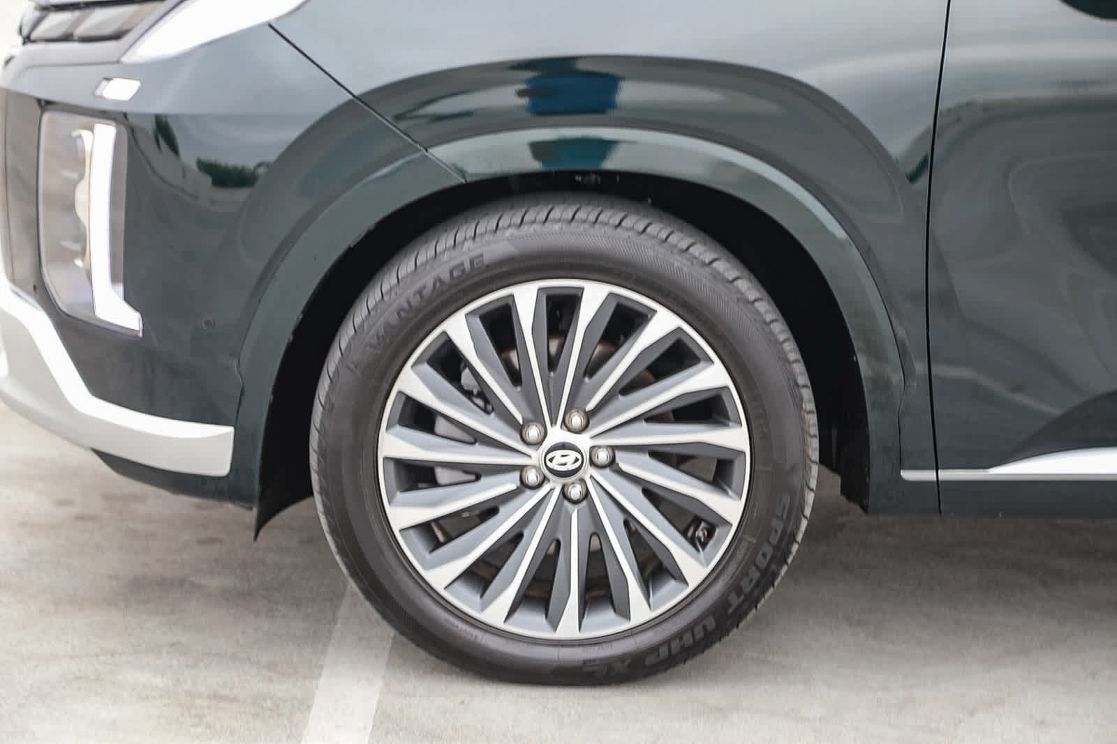 Used 2025 Hyundai Palisade Calligraphy FWD image 9