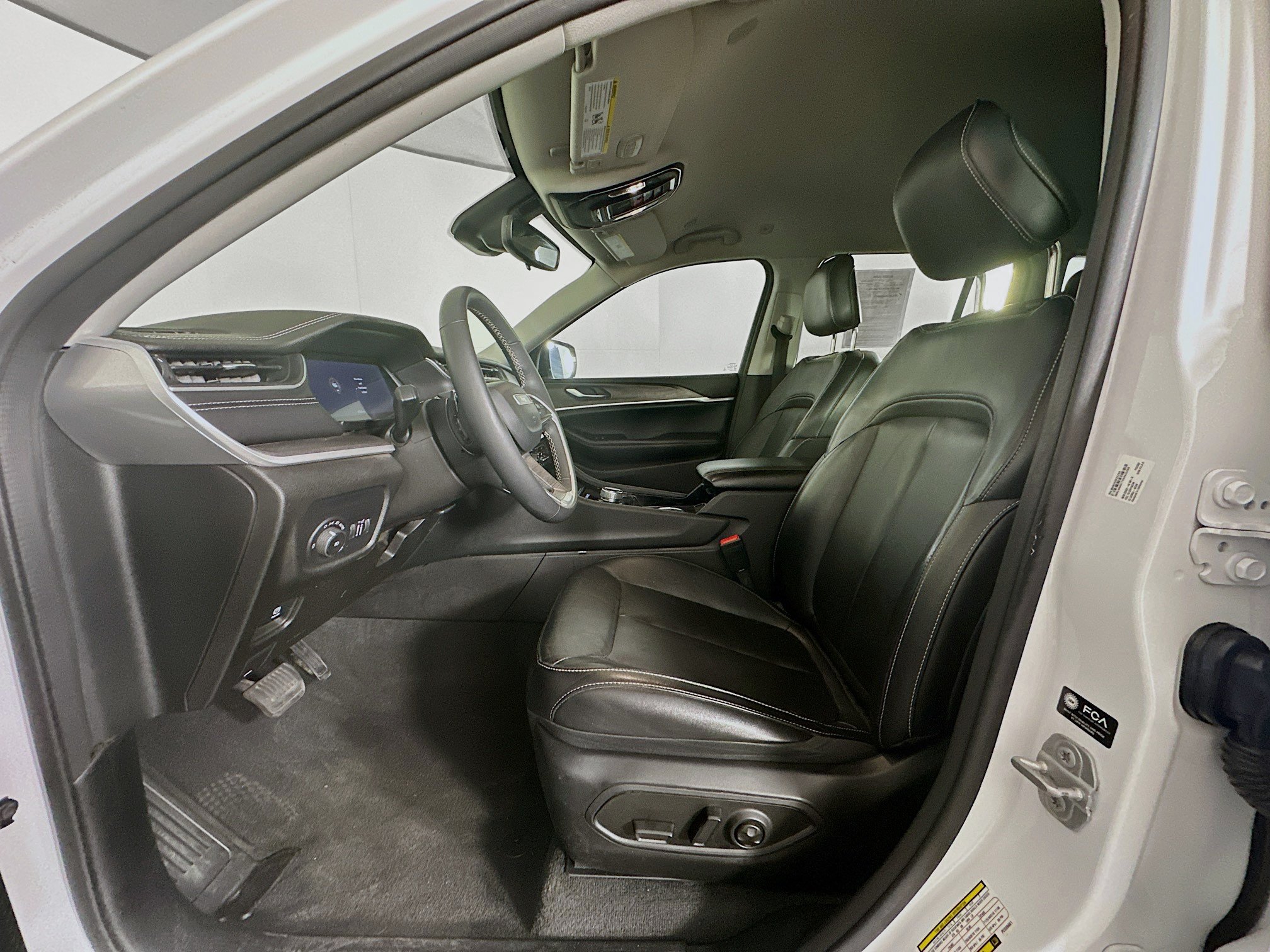 Used 2023 Jeep Grand Cherokee Limited RWD image 13