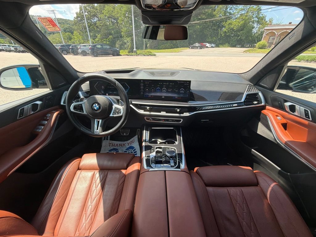 Used 2023 BMW X7 M60i w/ Climate Comfort Package AWD/4WD image 16