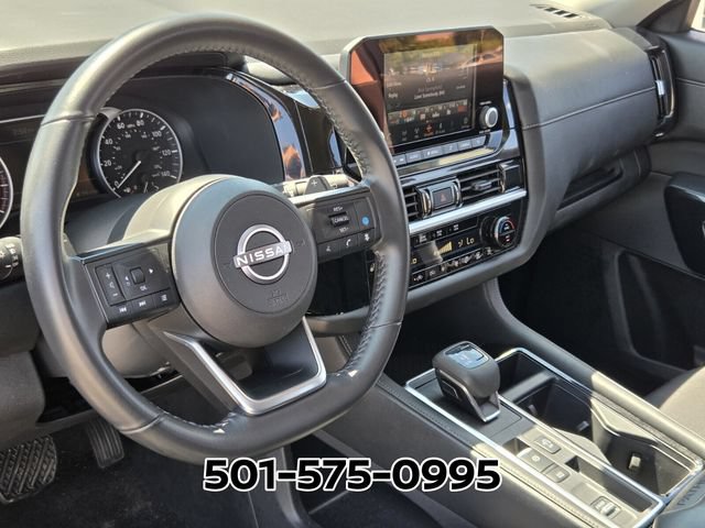 Used 2025 Nissan Pathfinder SV FWD image 9