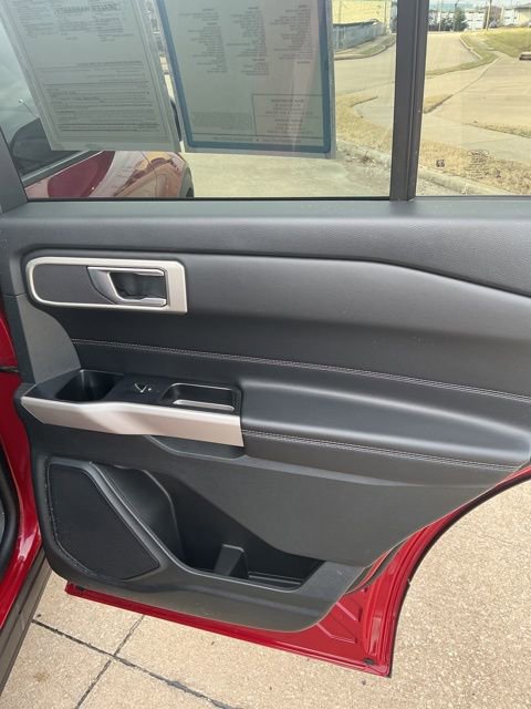 Used 2023 Ford Explorer XLT w/ Equipment Group 202A image 9
