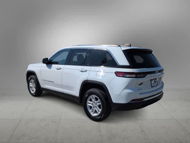 Certified 2023 Jeep Grand Cherokee Laredo AWD/4WD image 6