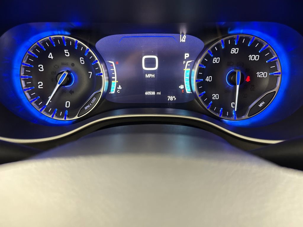 Used 2022 Chrysler Pacifica Touring-L FWD image 14