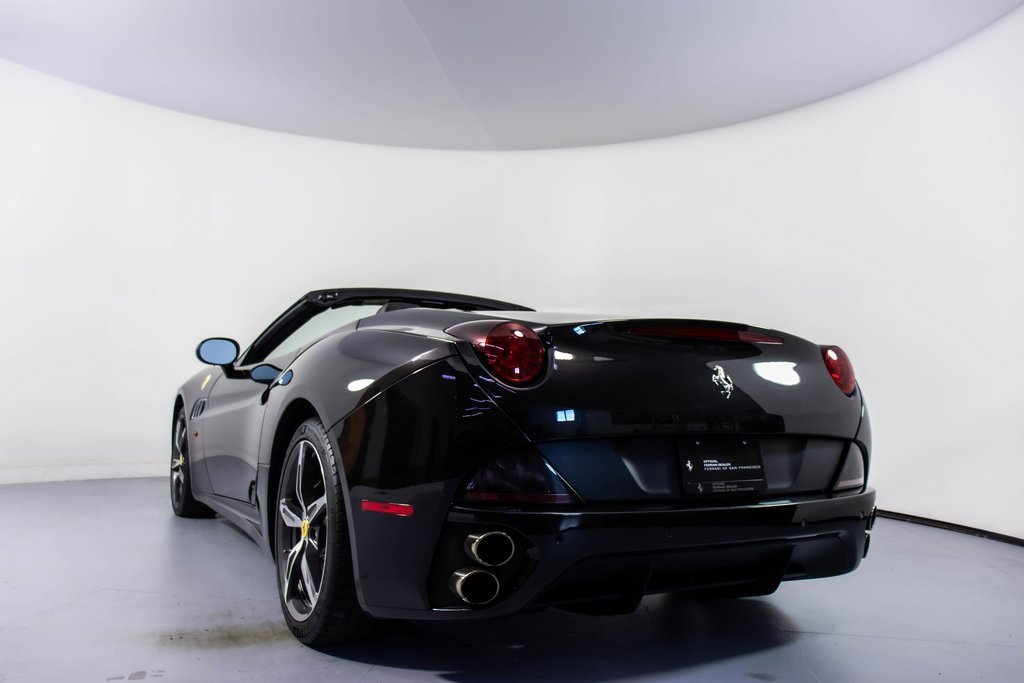Used 2014 Ferrari California image 24