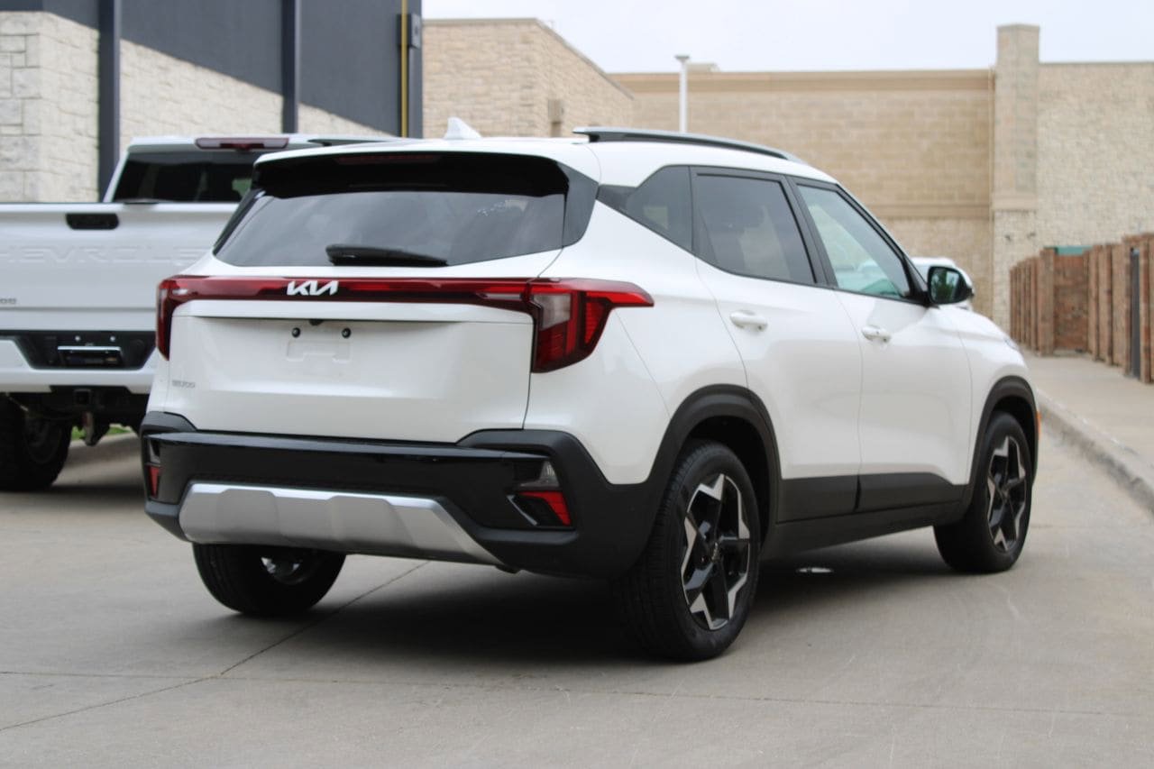 Used 2025 Kia Seltos S image 3