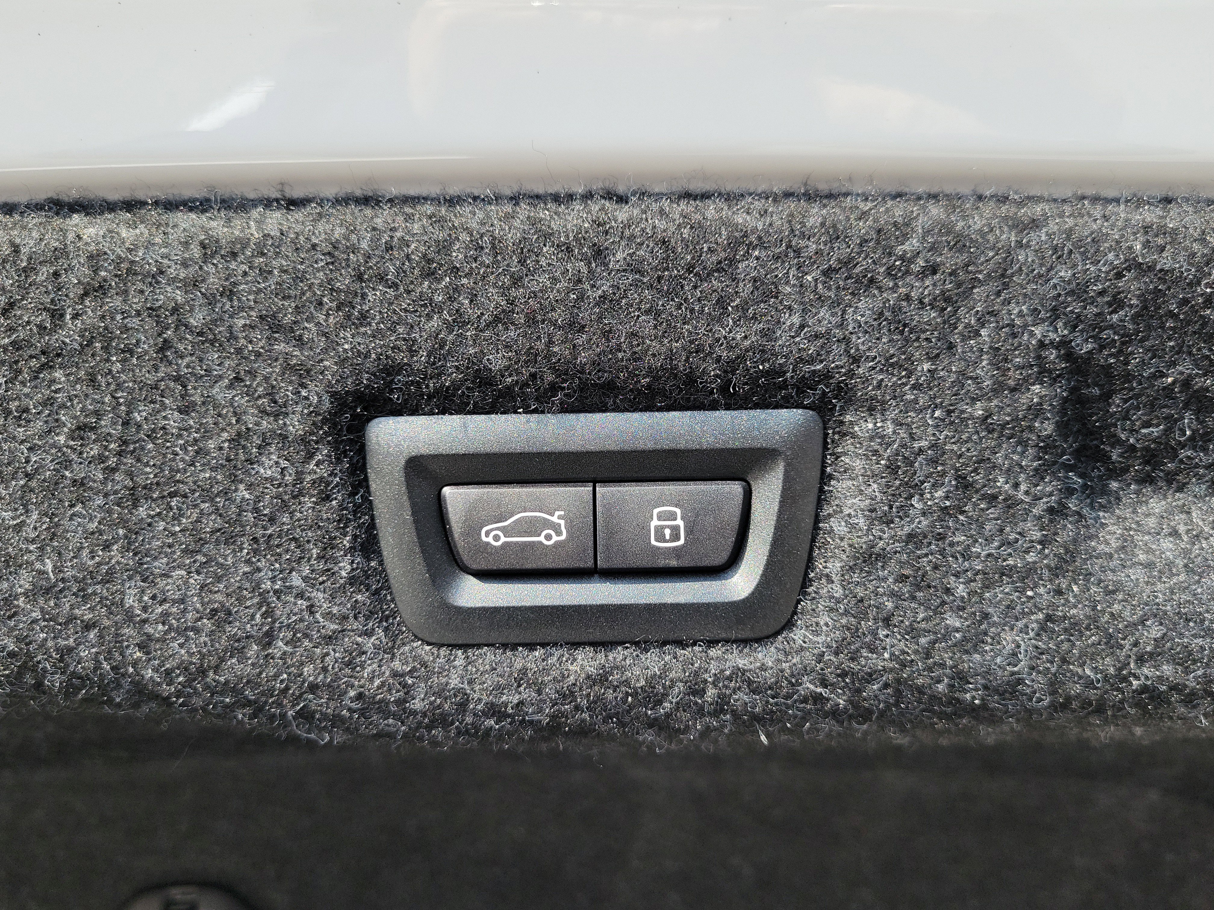 Used 2024 BMW 530i xDrive w/ Premium Package image 27