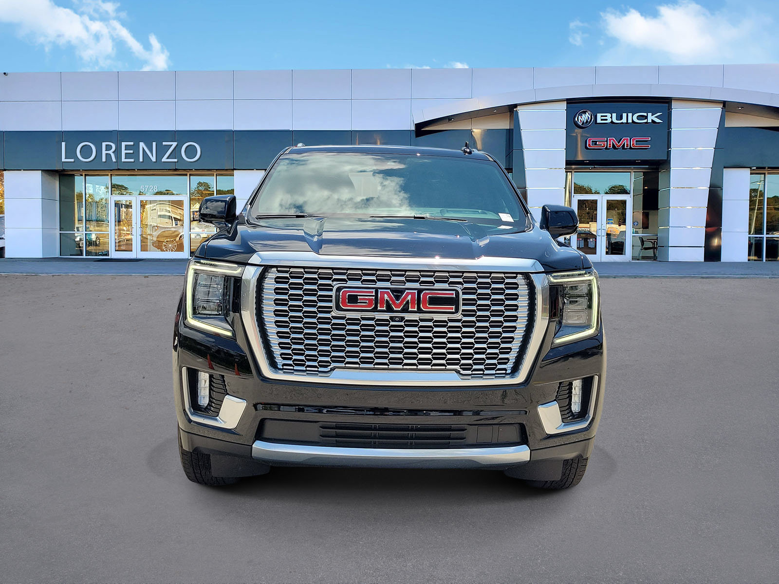 Used 2024 GMC Yukon XL Denali w/ Advanced Technology Package AWD/4WD image 2
