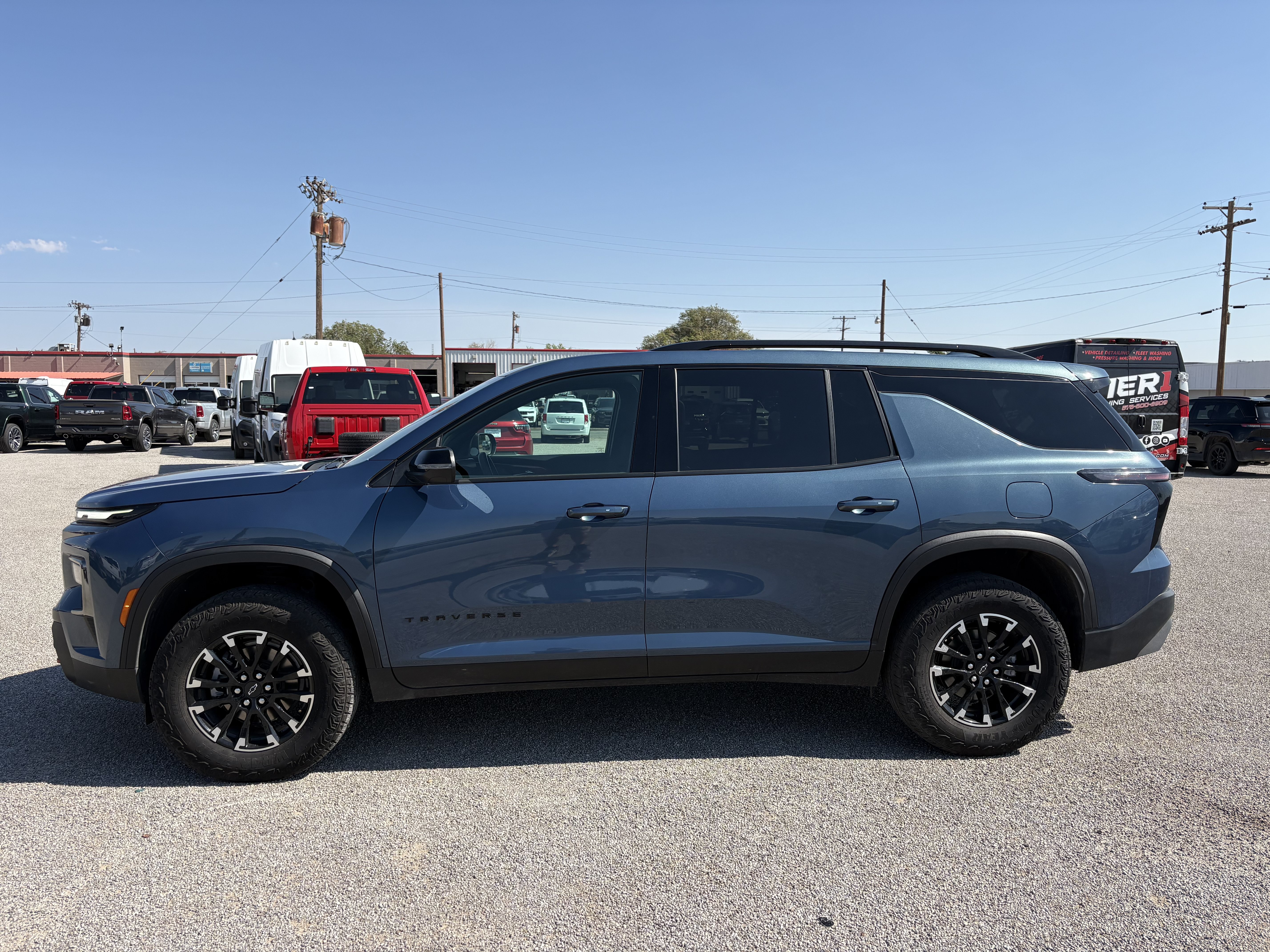 Used 2025 Chevrolet Traverse Z71 AWD/4WD image 4