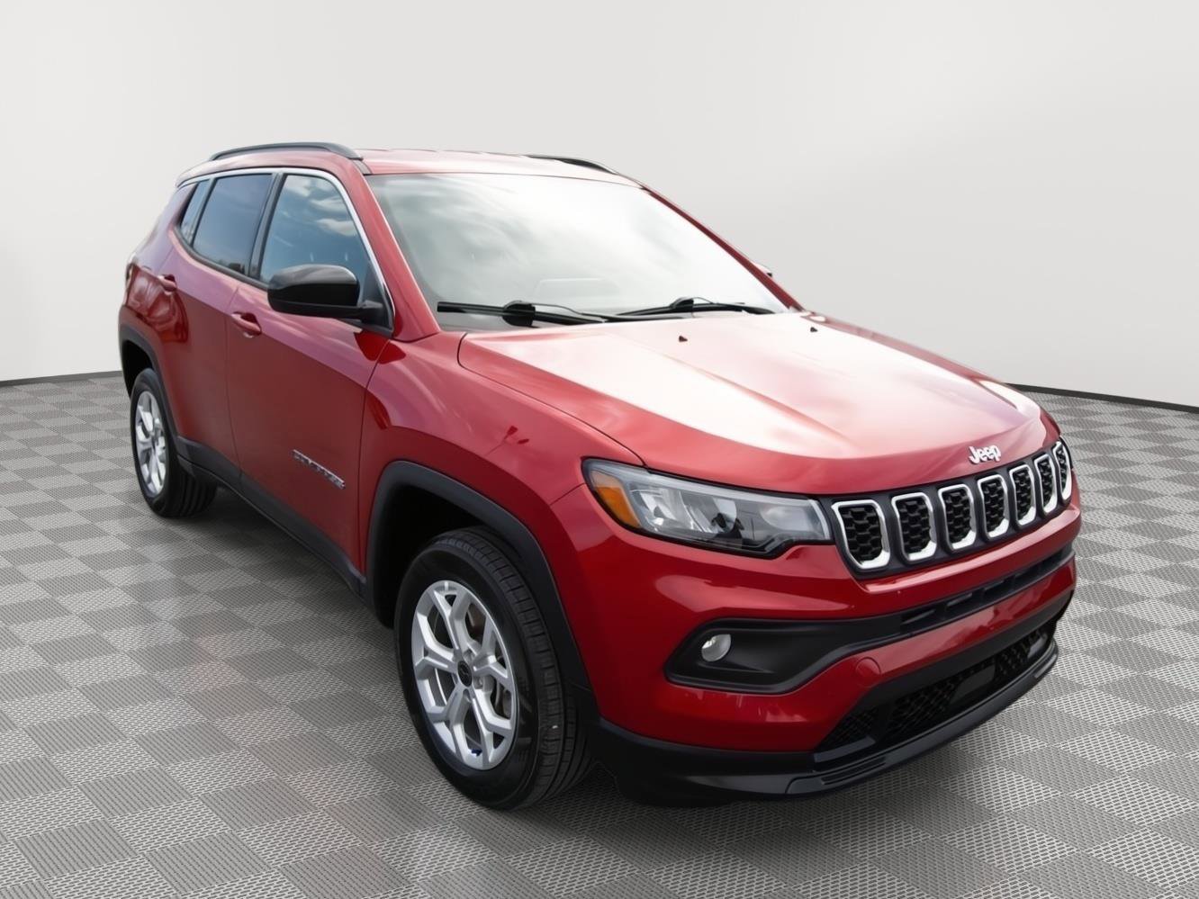 Used 2025 Jeep Compass Latitude AWD/4WD image 7