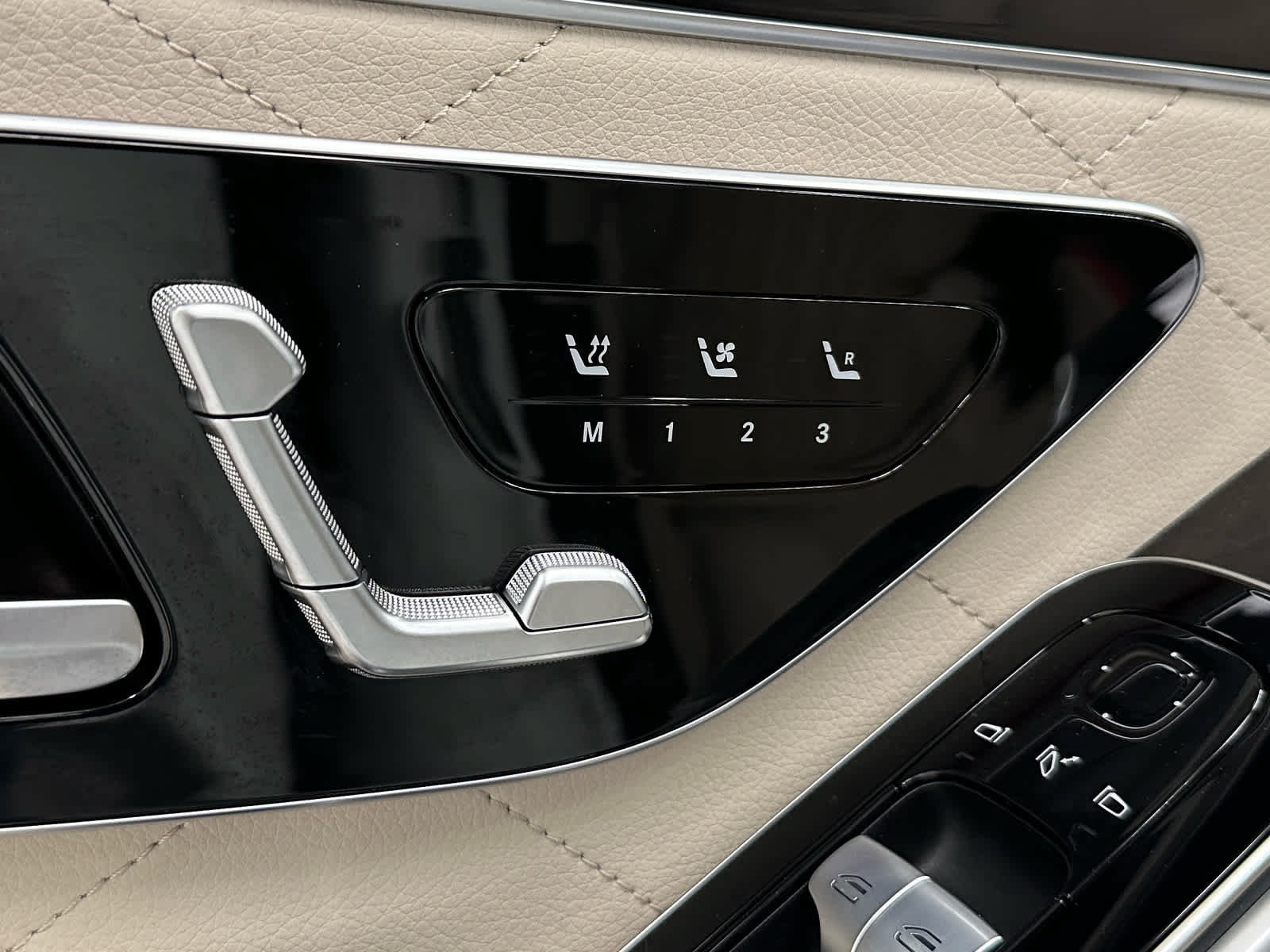 Used 2024 Mercedes-Benz S 580 4MATIC Sedan image 23