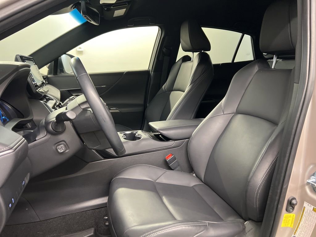 Used 2022 Toyota Venza XLE image 28