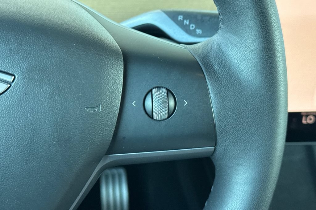 Used 2022 Tesla Model Y Performance AWD/4WD image 27